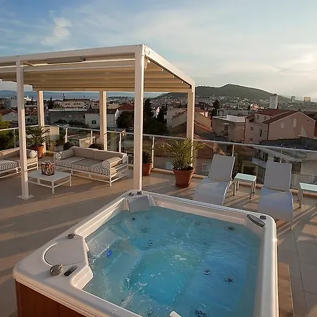 Aparthotel Luxury Residences 5*